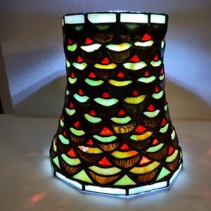 Vintage Quoizel Stained Stain Glass Leaded Lamp Shade